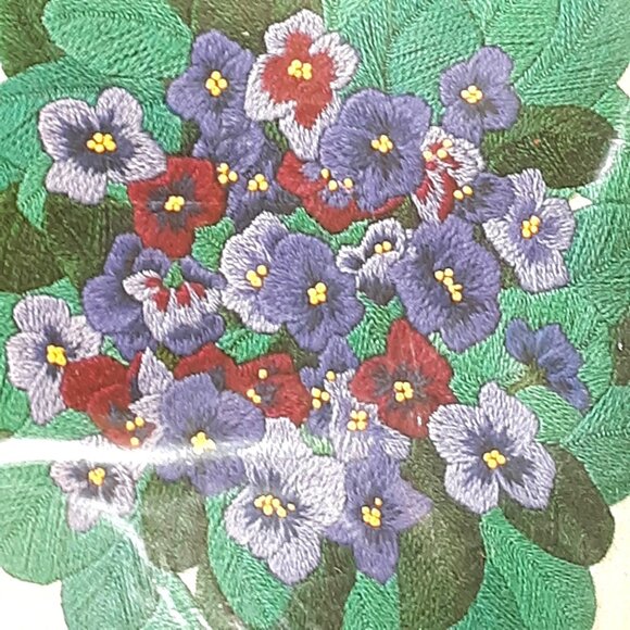 Vintage Columbia Minerva Crewel Embroidery Kit African Violets 7817 - Picture 2 of 5
